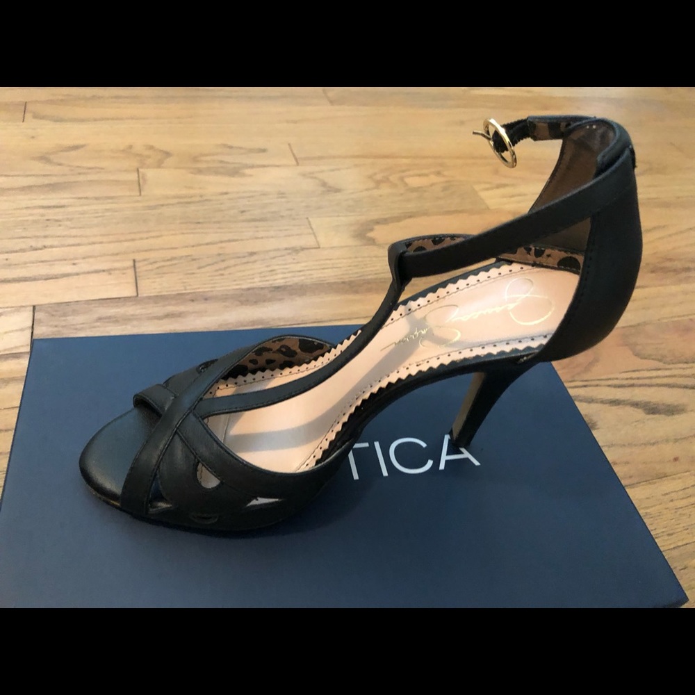 Heel - Jessica Simpson